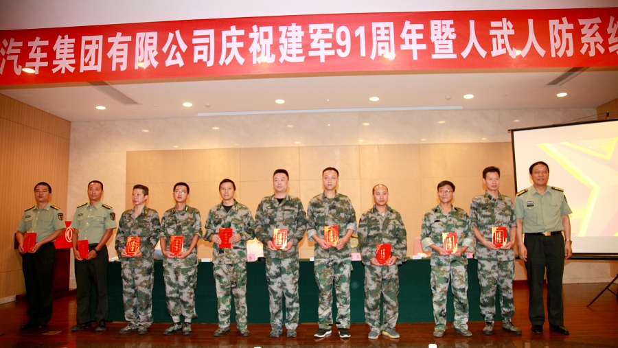 范中林獲得“優秀民兵”.JPG